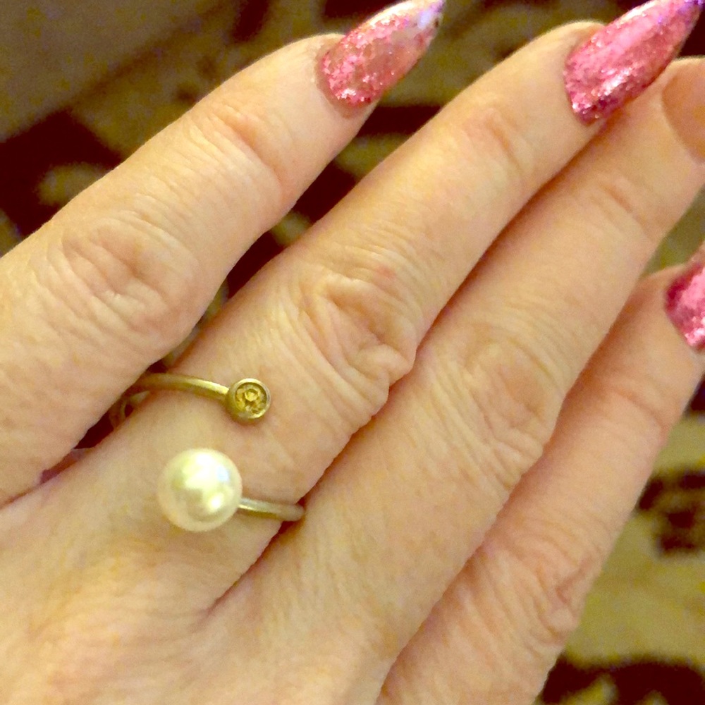 ViVi genuine crystal ring with faux pearl